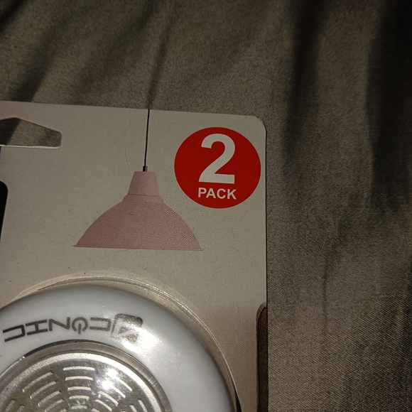 NEW! 2 PACKS OF PUCK LIGHTS W/ REMOTE CONTROL (4 TOTAL) - Picture 3 of 5